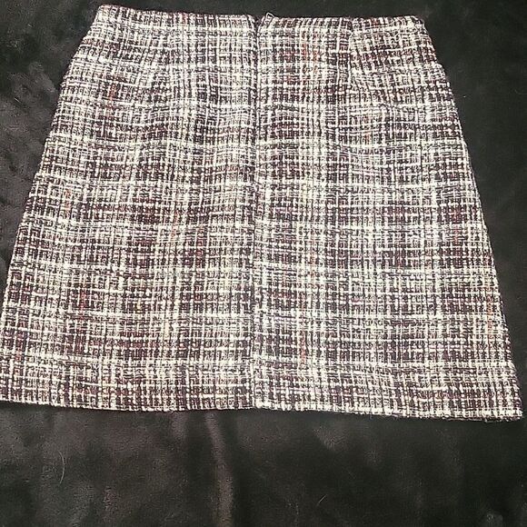 LOFT Outlet Mini multi-colored Skirt. Size 4p - Picture 2 of 5